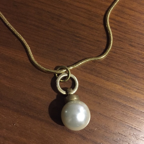 Pearl brass pendant necklace - Picture 4 of 5